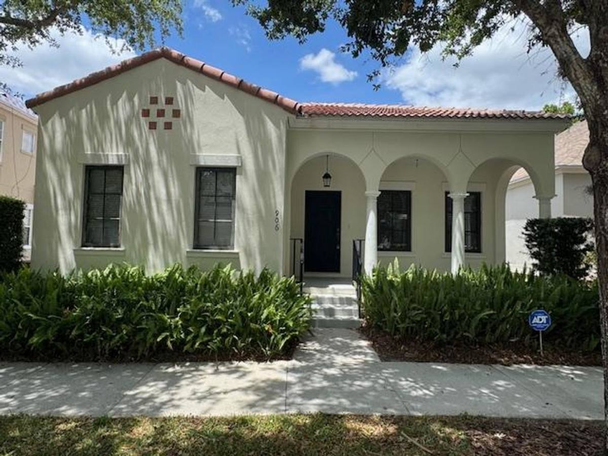 House for rent at 906 Pawstand Rd, Kissimmee, FL 34747