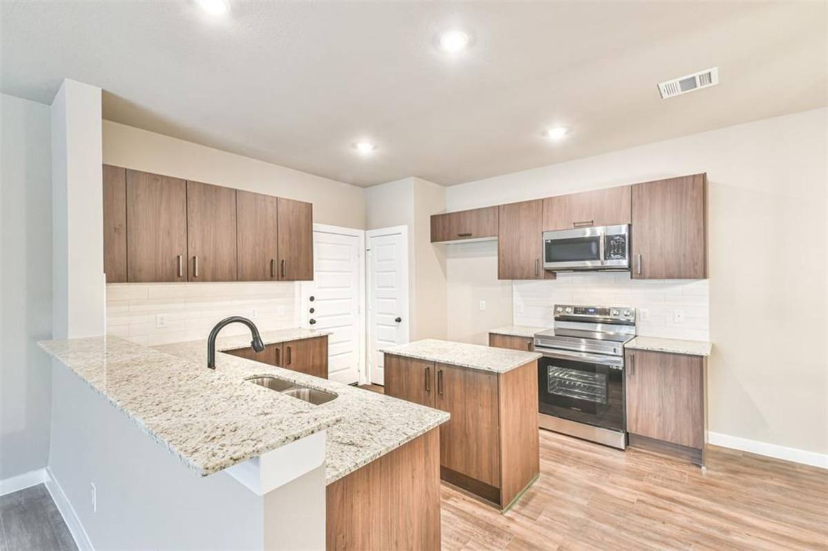 Townhouse for rent at 9896 Grosbeak, Magnolia, TX 77354
