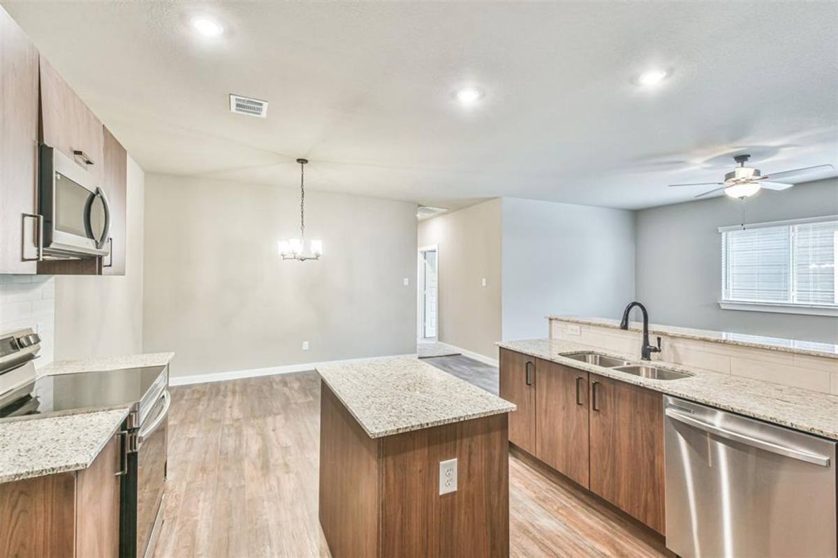 Townhouse for rent at 9896 Grosbeak, Magnolia, TX 77354