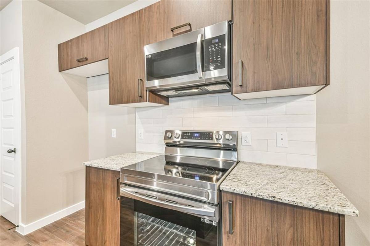 Townhouse for rent at 9896 Grosbeak, Magnolia, TX 77354