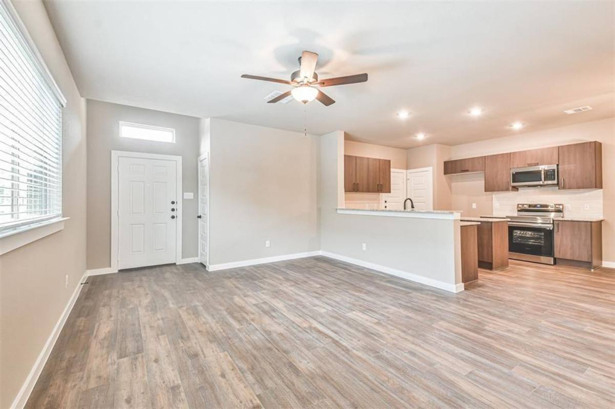 Townhouse for rent at 9896 Grosbeak, Magnolia, TX 77354