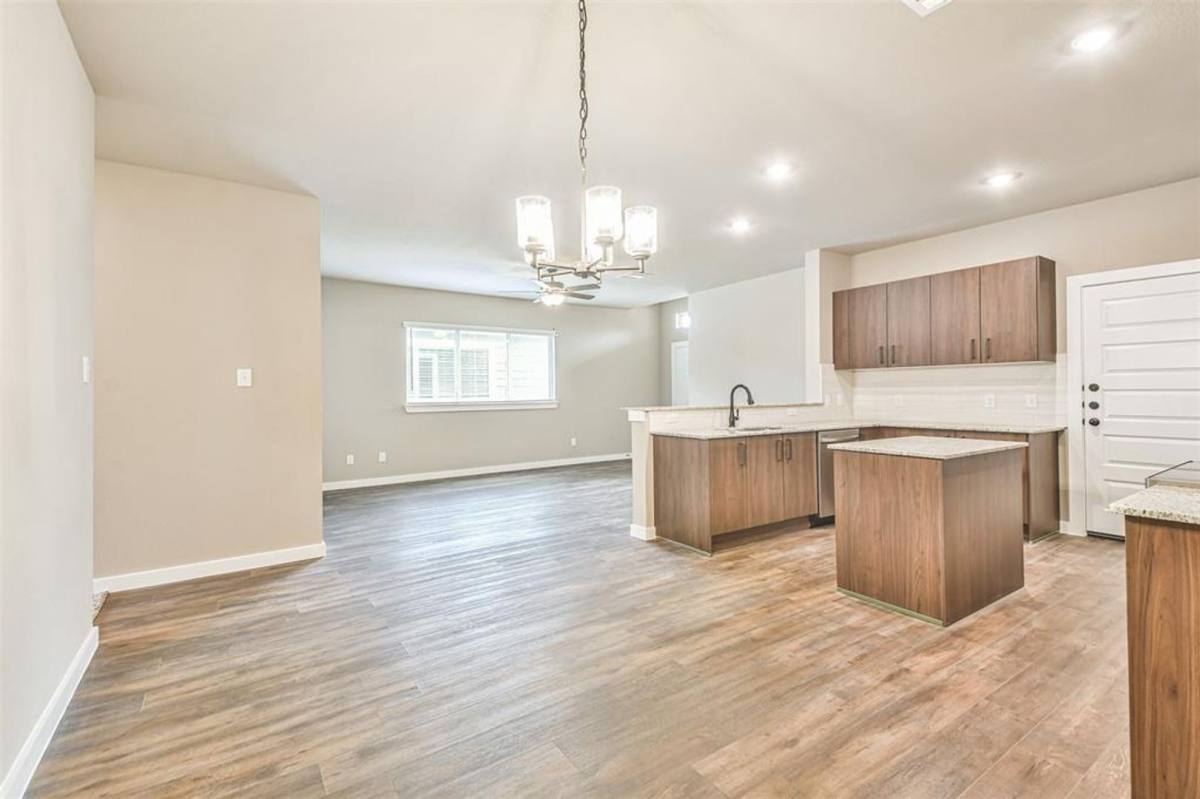 Townhouse for rent at 9896 Grosbeak, Magnolia, TX 77354