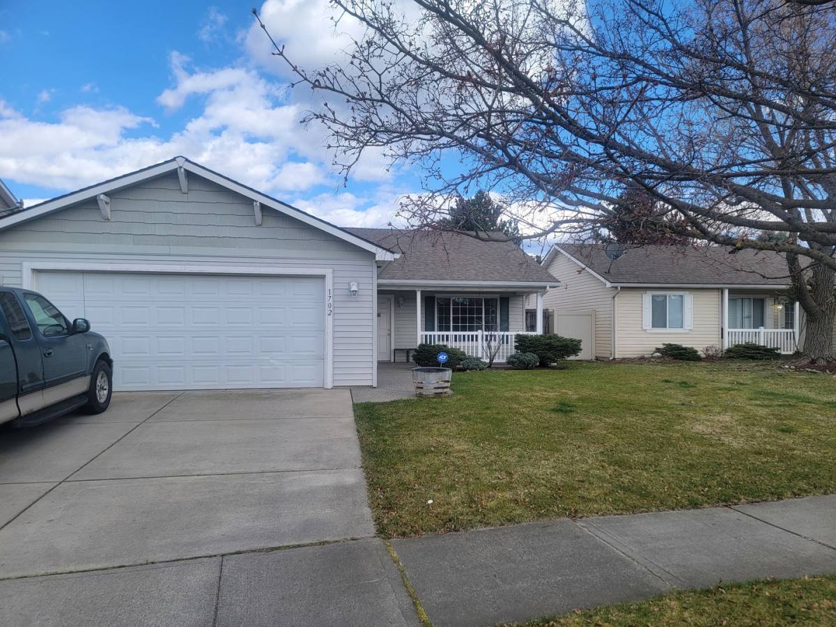 House for rent at 1702 N Aladdin Rd, Greenacres, WA 99016