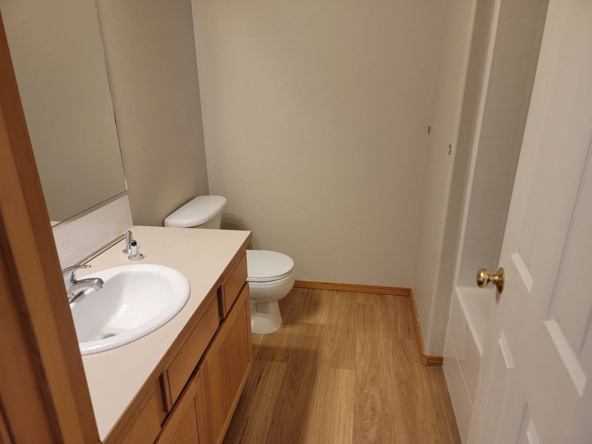 House for rent at 1702 N Aladdin Rd, Greenacres, WA 99016