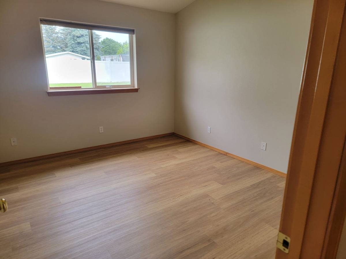 House for rent at 1702 N Aladdin Rd, Greenacres, WA 99016