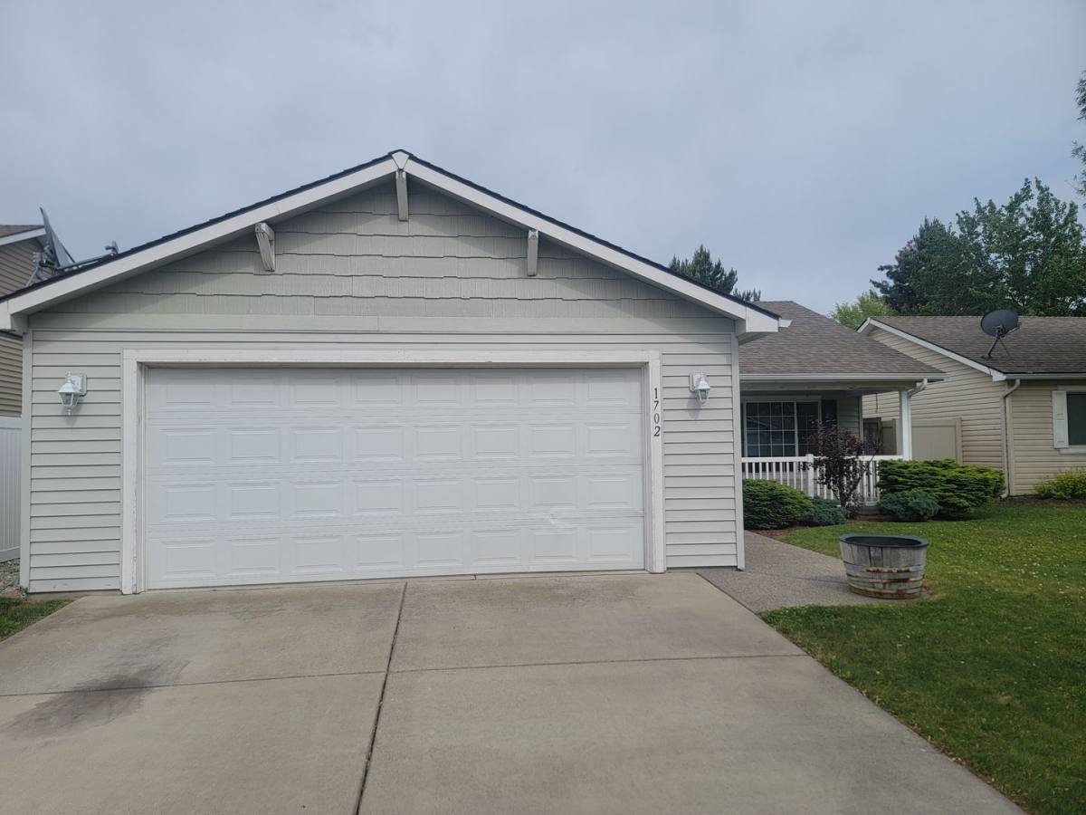 House for rent at 1702 N Aladdin Rd, Greenacres, WA 99016