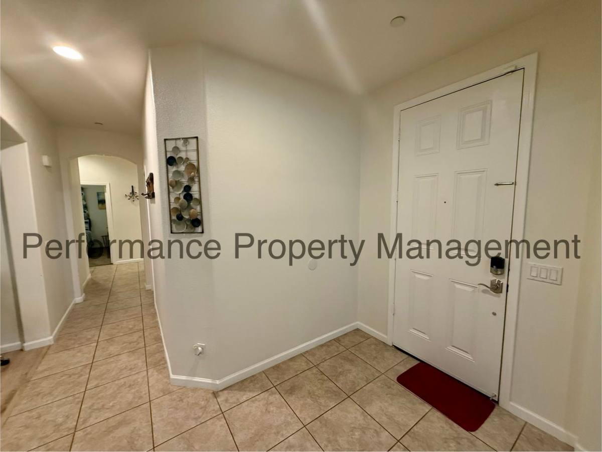 House for rent at 5720 Woodard Ridge Dr, Bakersfield, CA 93313