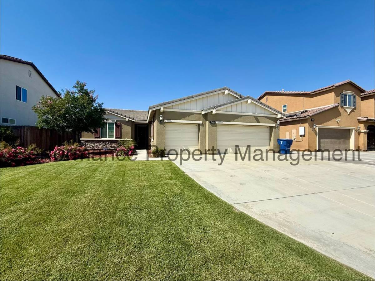 House for rent at 5720 Woodard Ridge Dr, Bakersfield, CA 93313