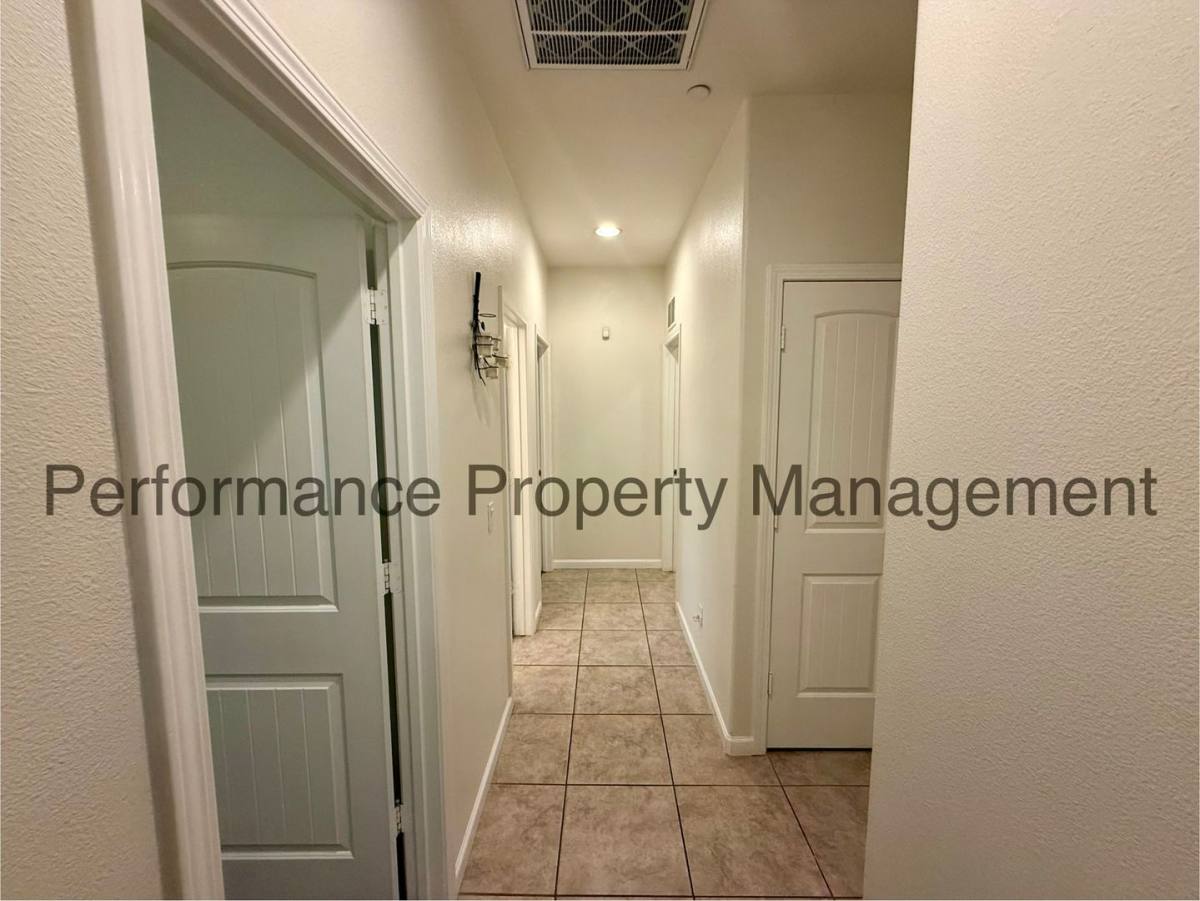 House for rent at 5720 Woodard Ridge Dr, Bakersfield, CA 93313