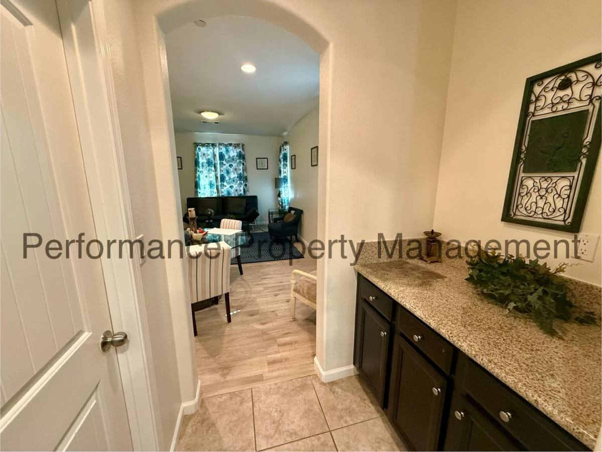 House for rent at 5720 Woodard Ridge Dr, Bakersfield, CA 93313