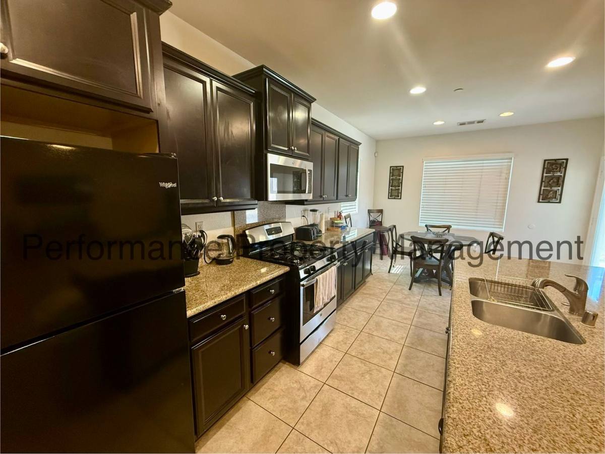House for rent at 5720 Woodard Ridge Dr, Bakersfield, CA 93313