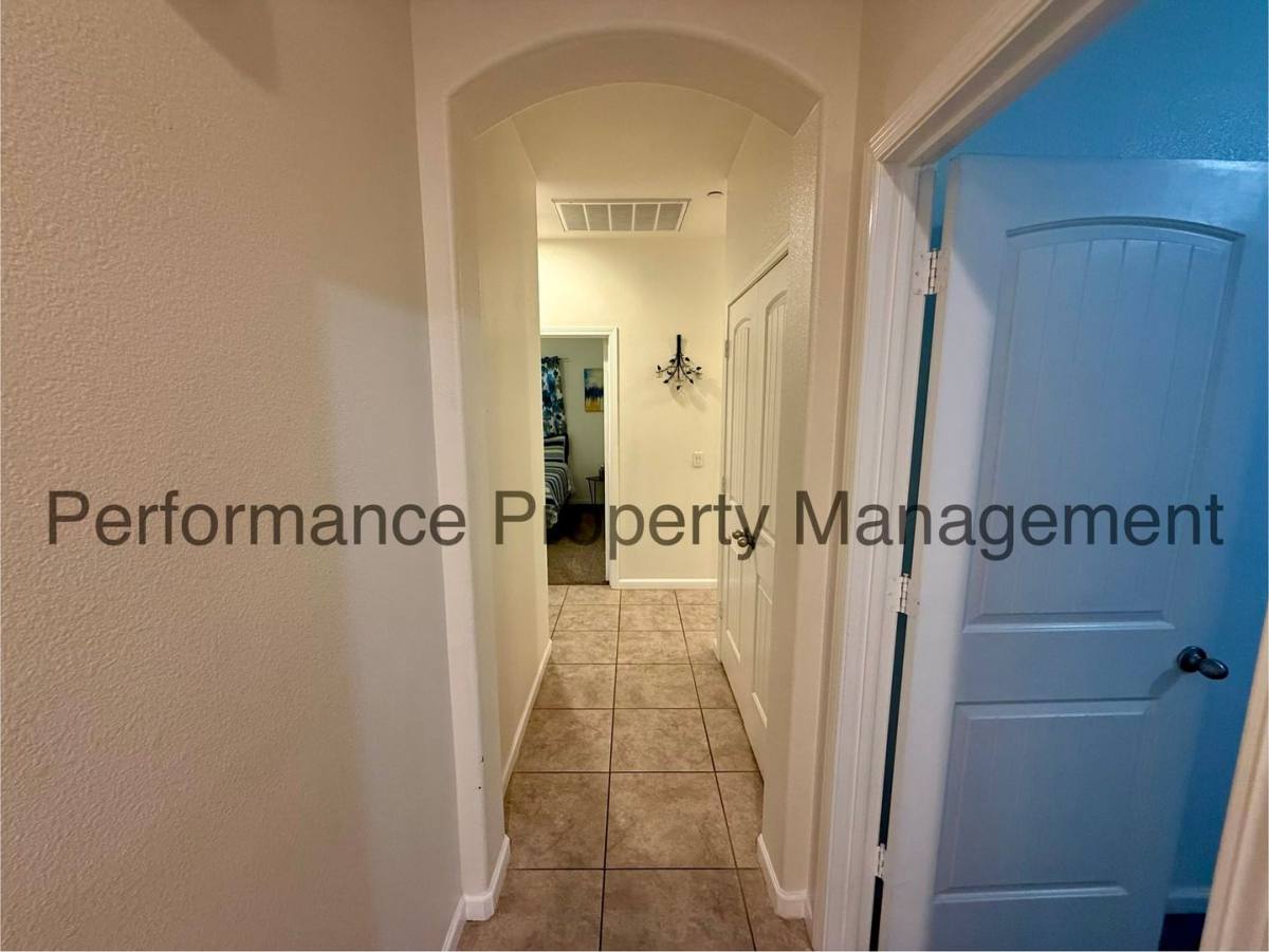House for rent at 5720 Woodard Ridge Dr, Bakersfield, CA 93313