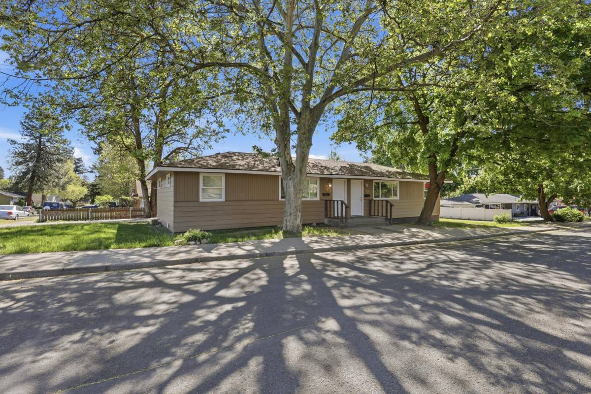 Apartment for rent at 3218 N Maple St, Spokane, WA 99205