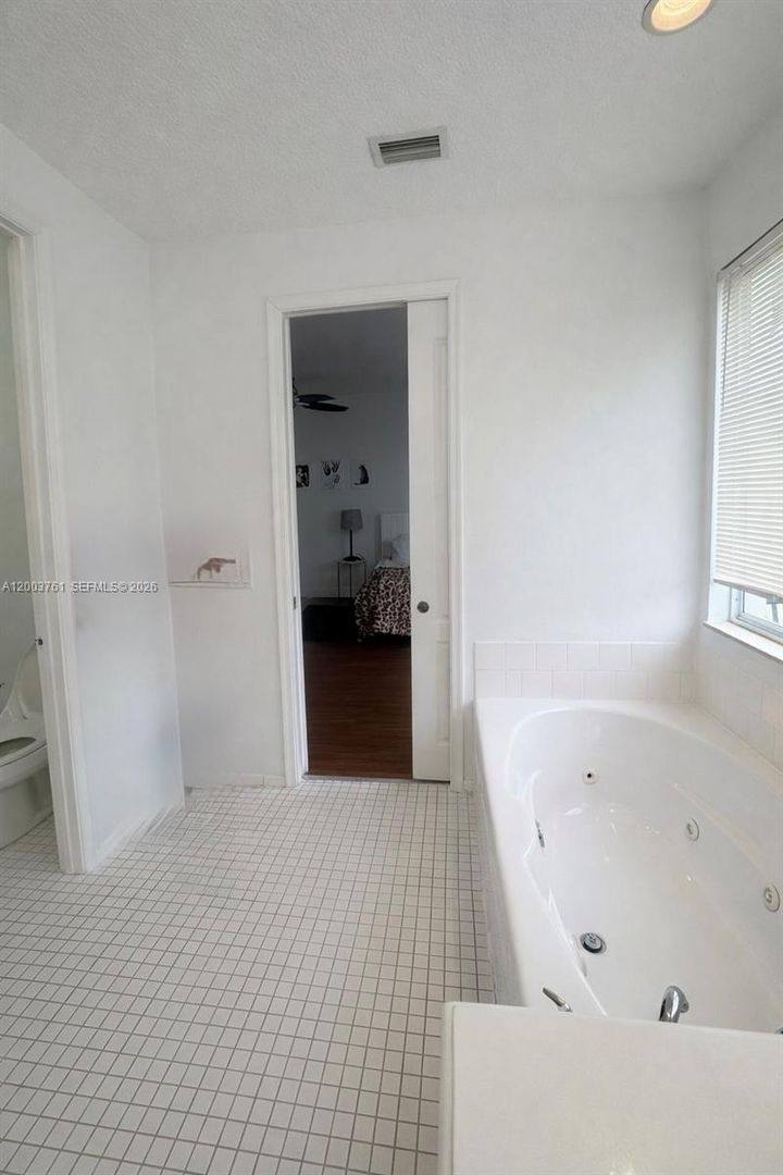 House for rent at 556 NW 39th Circle, Boca Raton, FL 33431