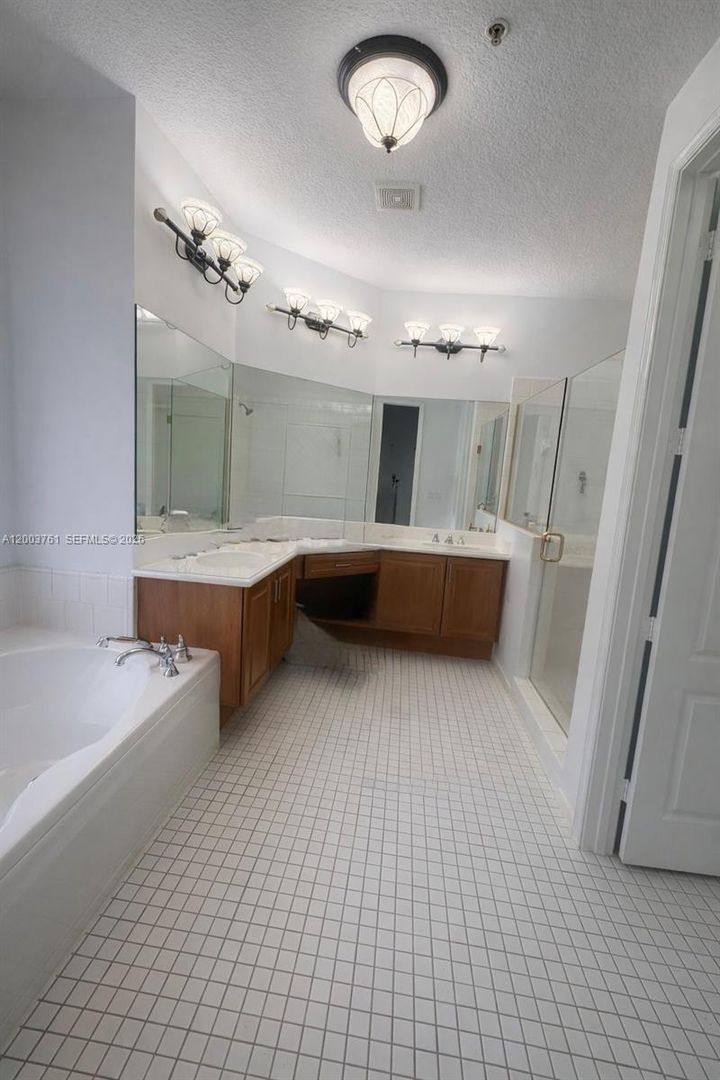 House for rent at 556 NW 39th Circle, Boca Raton, FL 33431