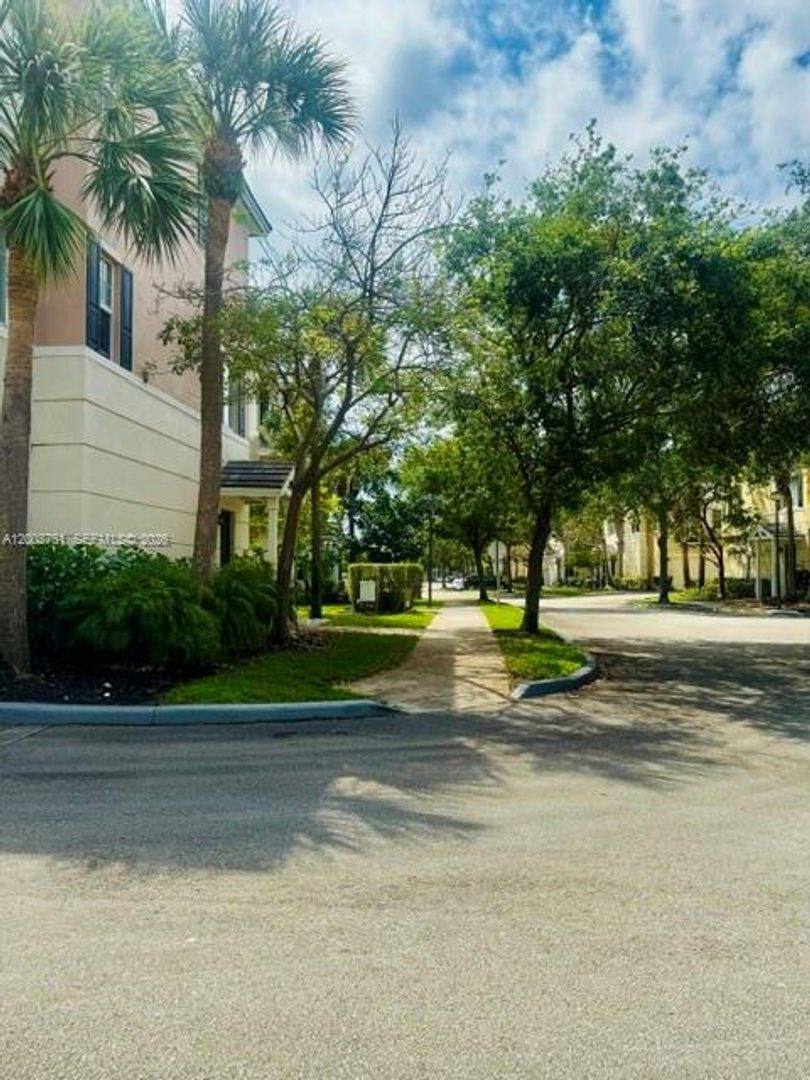 House for rent at 556 NW 39th Circle, Boca Raton, FL 33431