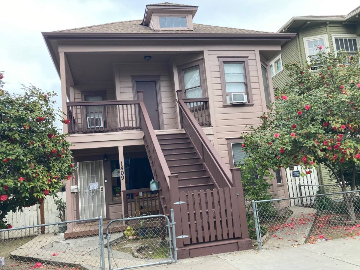 Townhouse for rent at 1409 1 2 E St, Sacramento, CA 95814