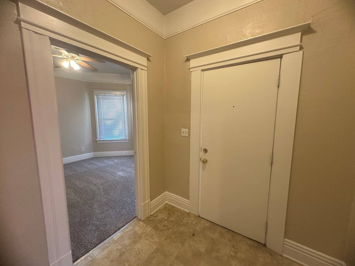 Townhouse for rent at 1409 1 2 E St, Sacramento, CA 95814