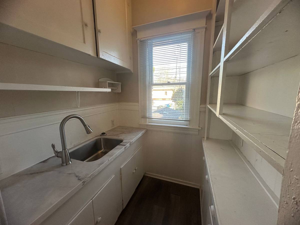 Townhouse for rent at 1409 1 2 E St, Sacramento, CA 95814