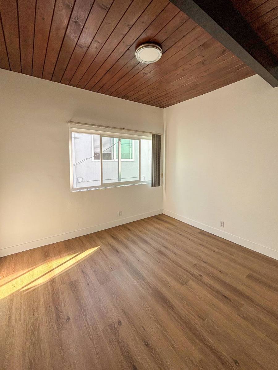 Apartment for rent at 116 N Helberta Ave, Redondo Beach, CA 90277