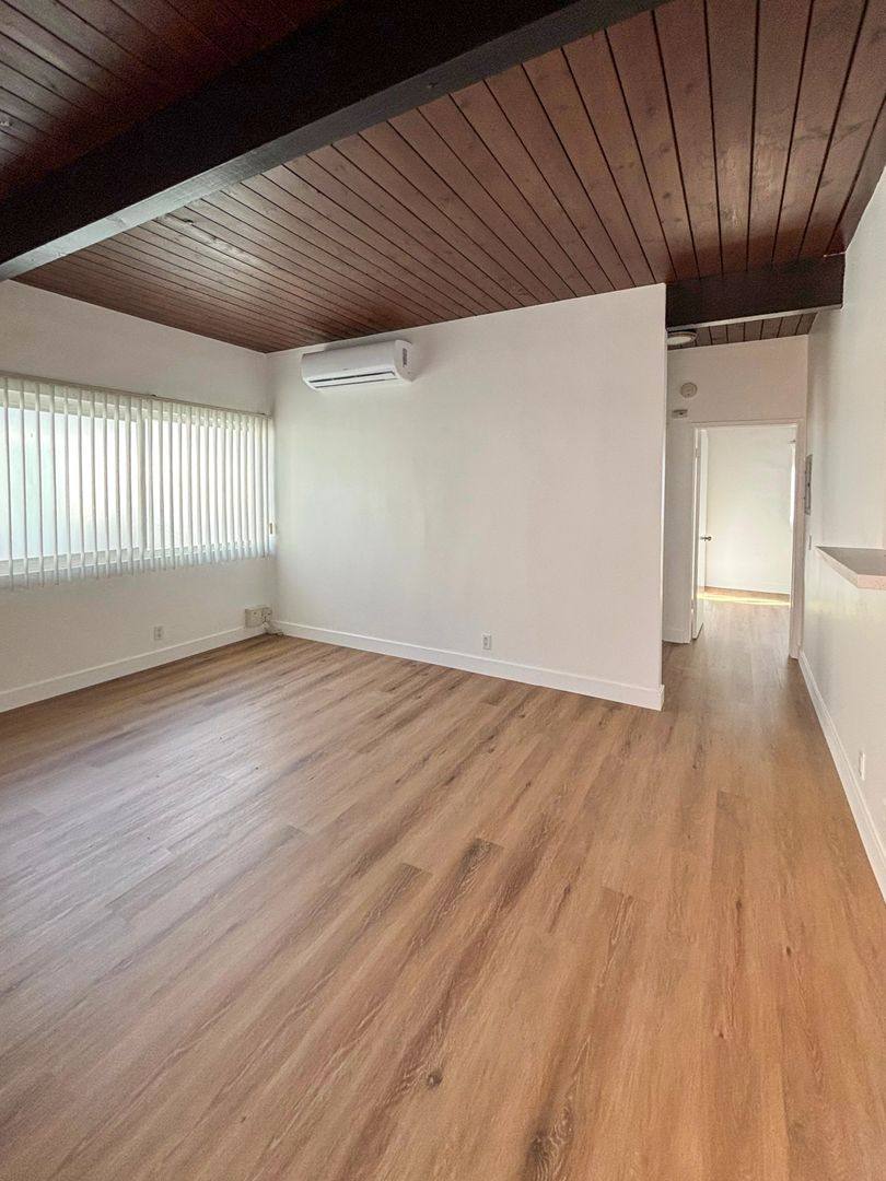 Apartment for rent at 116 N Helberta Ave, Redondo Beach, CA 90277