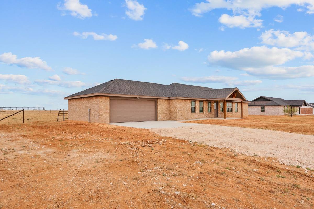 House for rent at 14818 N Cr, Shallowater, TX 79363