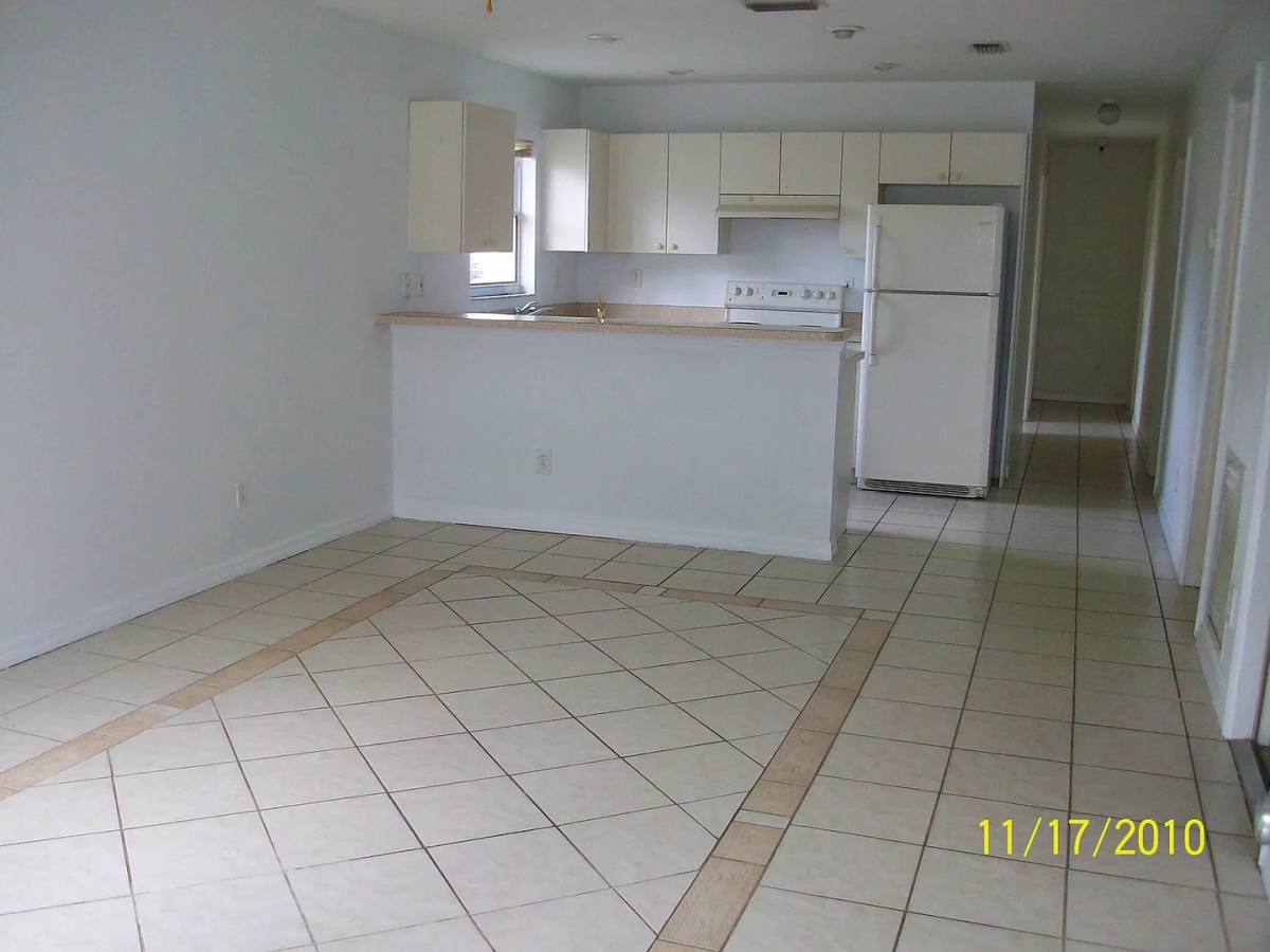 House for rent at 3005 Hillview St, Sarasota, FL 34239
