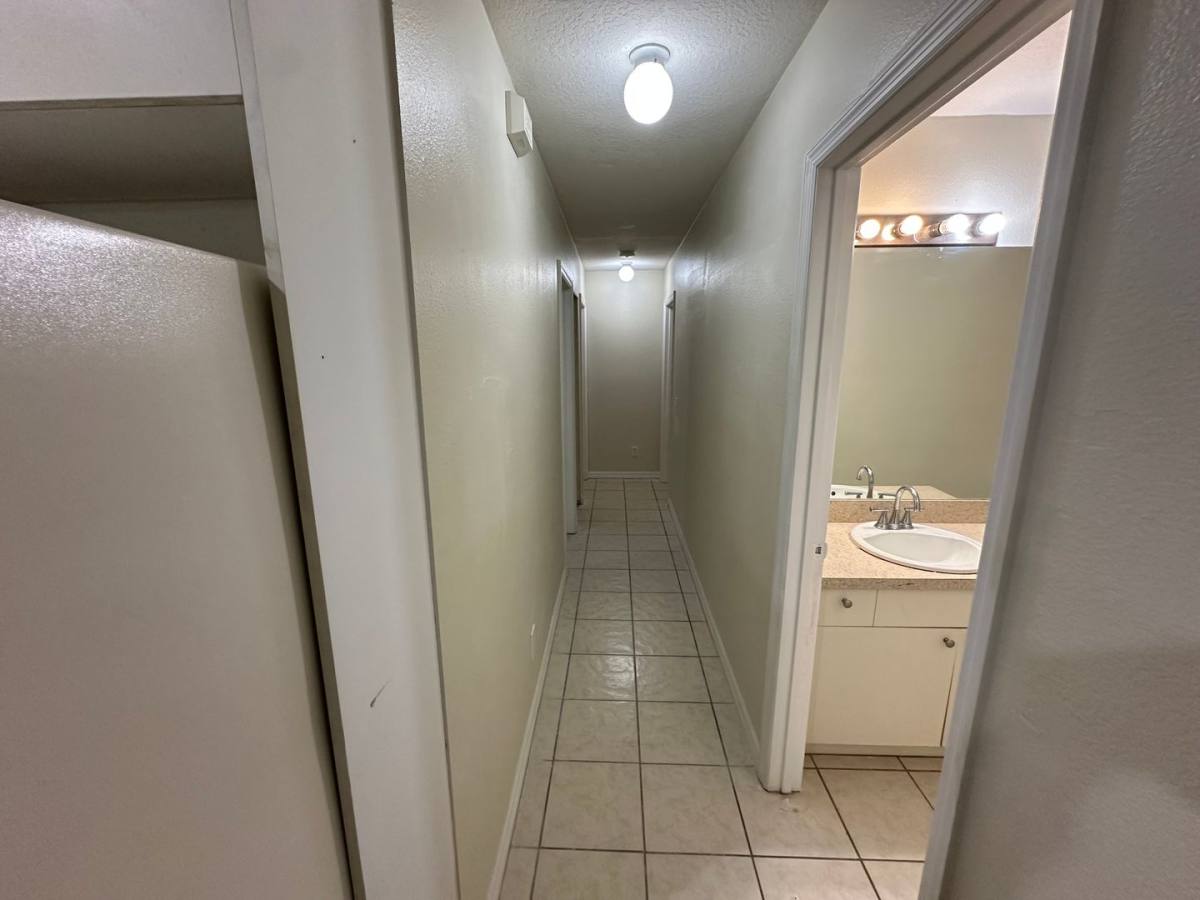 House for rent at 3005 Hillview St, Sarasota, FL 34239