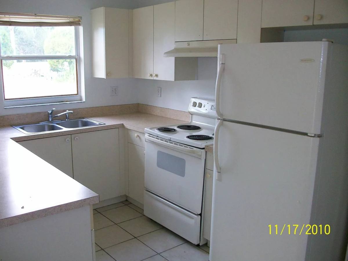 House for rent at 3005 Hillview St, Sarasota, FL 34239