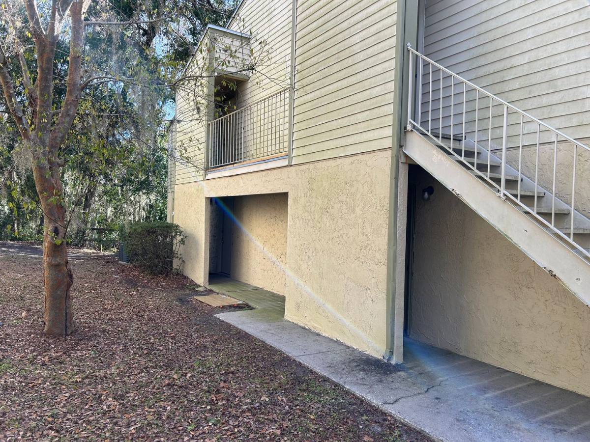 Apartment for rent at 1015 SW 9th St #B2, Gainesville, FL 32601