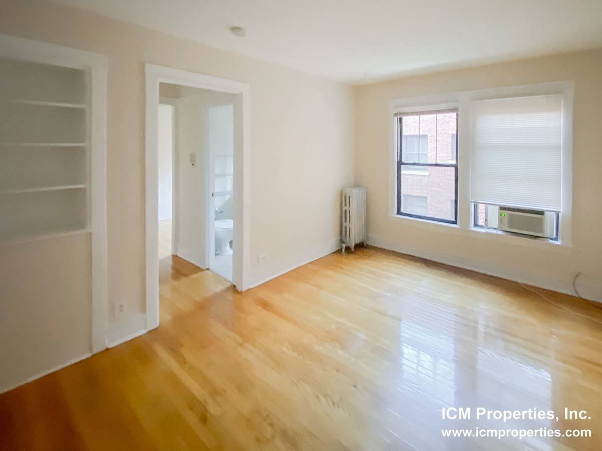 Apartment for rent at 512 W Cornelia Ave #207, Chicago, IL 60657