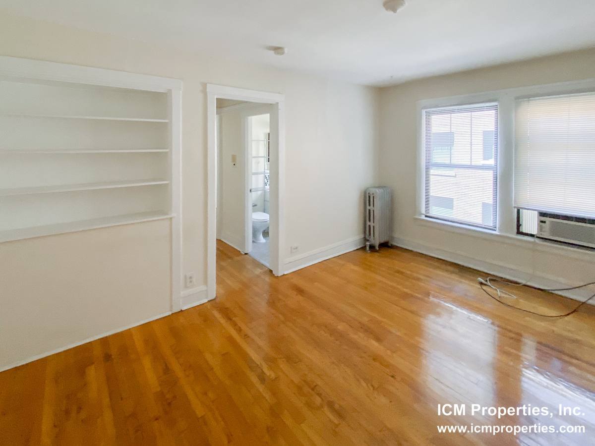 Apartment for rent at 512 W Cornelia Ave #207, Chicago, IL 60657