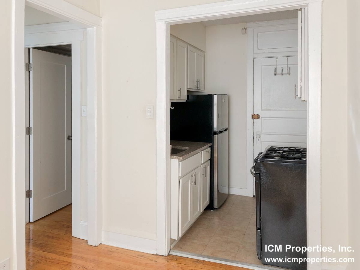Apartment for rent at 512 W Cornelia Ave #207, Chicago, IL 60657