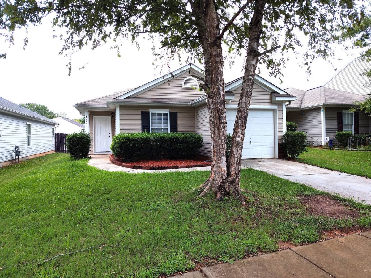 House for rent at 2502 Buckleigh Dr, Charlotte, NC 28215