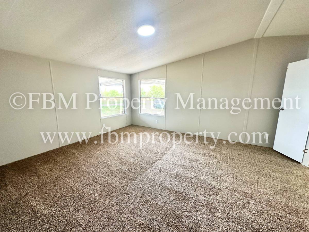 House for rent at 402 E College St, Alvarado, TX 76009