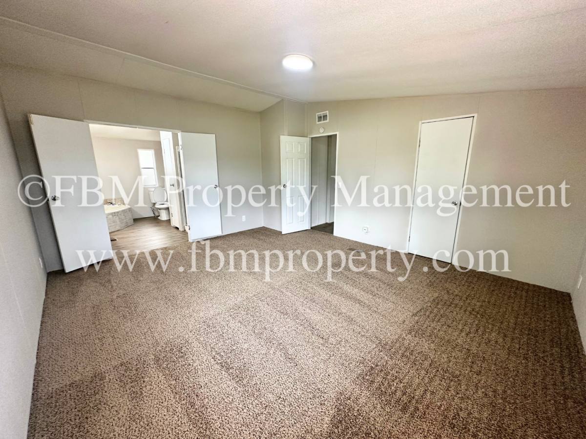 House for rent at 402 E College St, Alvarado, TX 76009