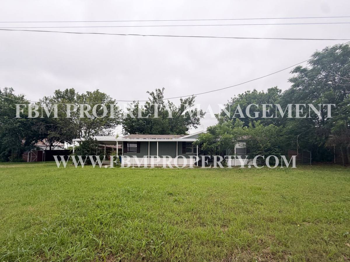 House for rent at 402 E College St, Alvarado, TX 76009