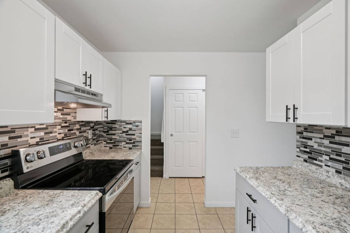 Townhouse for rent at 13424 NE Sandy Blvd, Portland, OR 97230