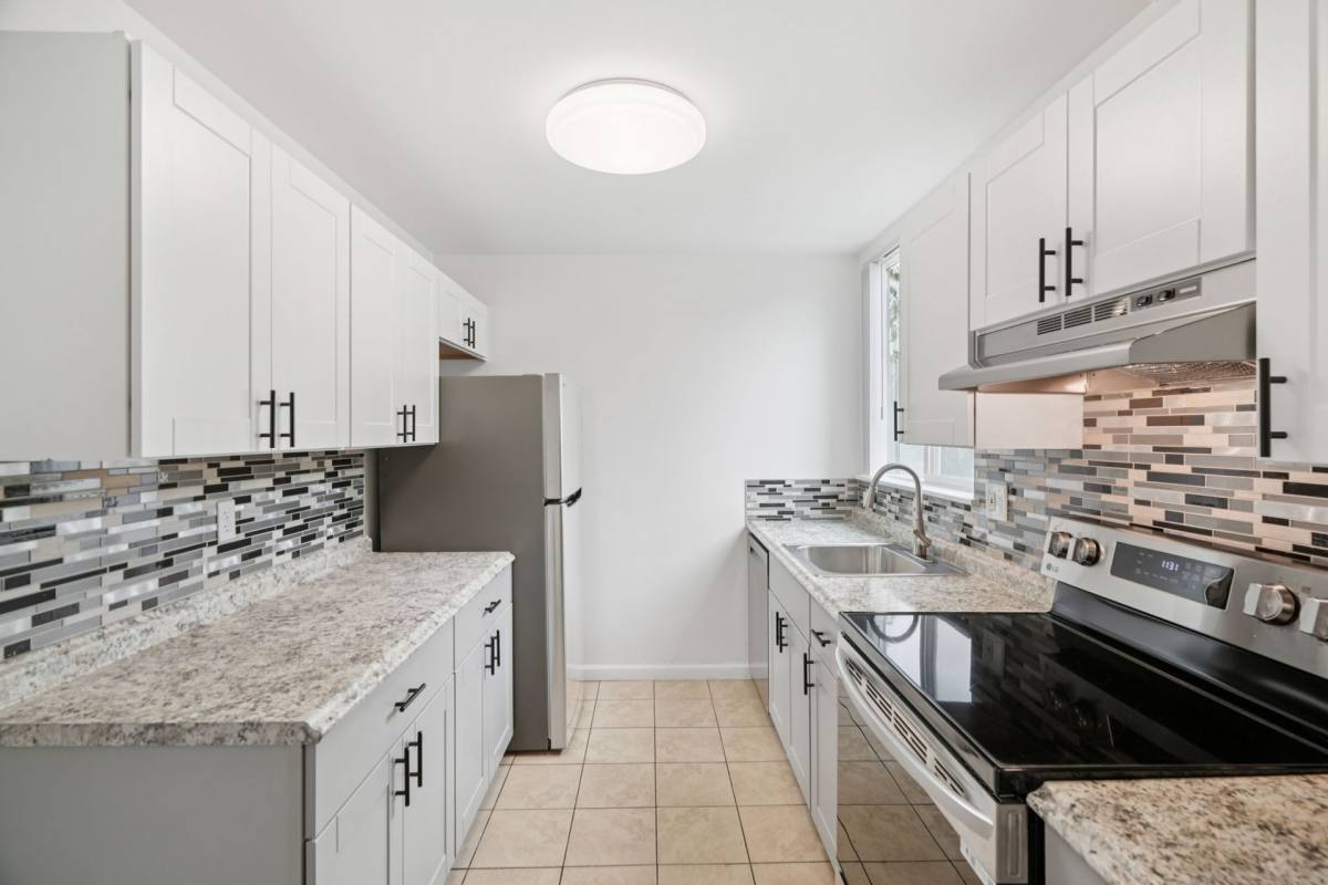 Townhouse for rent at 13424 NE Sandy Blvd, Portland, OR 97230
