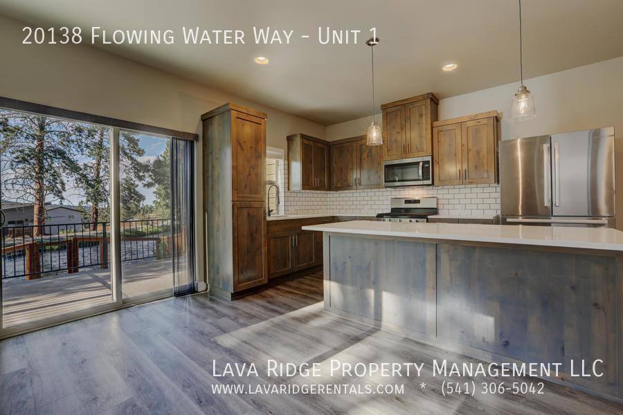 Townhouse for rent at 20138 Flowing Water Way #1, Bend, OR 97702