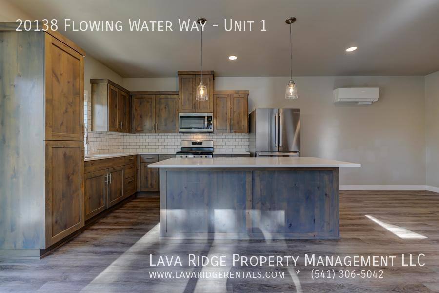 Townhouse for rent at 20138 Flowing Water Way #1, Bend, OR 97702