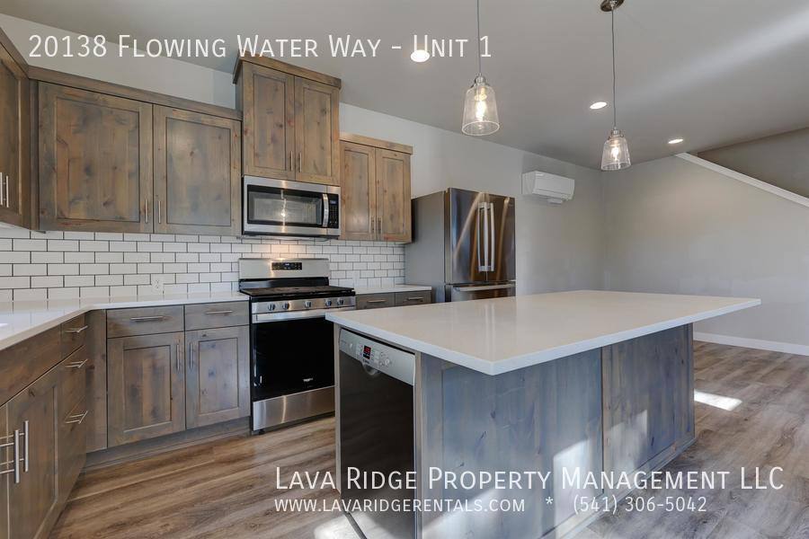 Townhouse for rent at 20138 Flowing Water Way #1, Bend, OR 97702