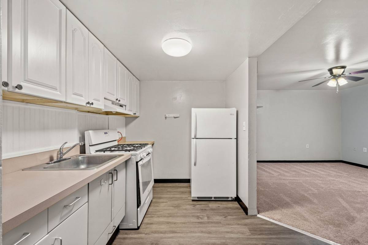 Apartment for rent at 103 W Lincoln Ave, McDonald, PA 15057