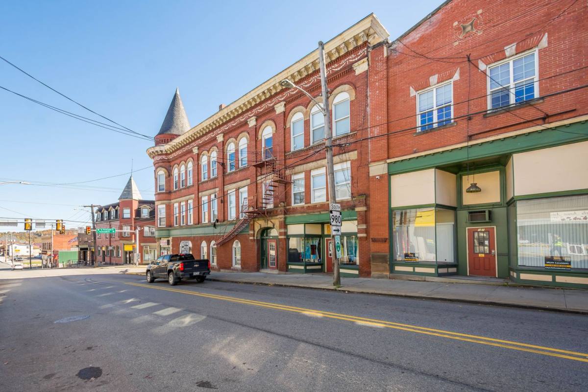 Apartment for rent at 103 W Lincoln Ave, McDonald, PA 15057