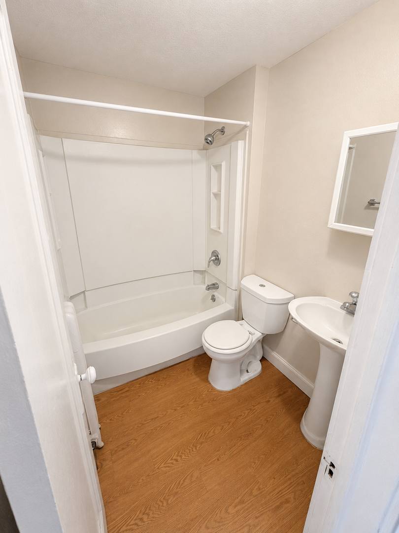 Apartment for rent at 14174 Superior Rd, Cleveland, OH 44118