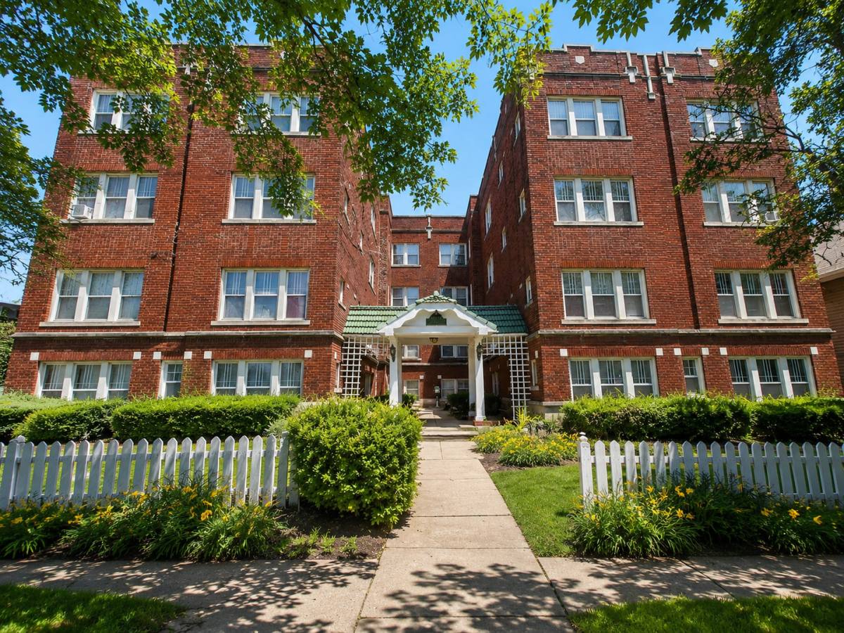 Apartment for rent at 14174 Superior Rd, Cleveland, OH 44118