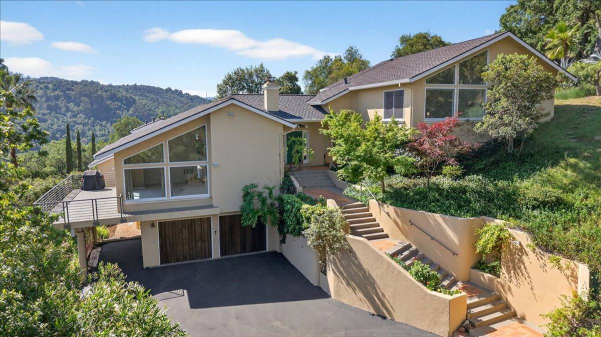Apartment for rent at 125 Wood Rd, Los Gatos, CA 95030