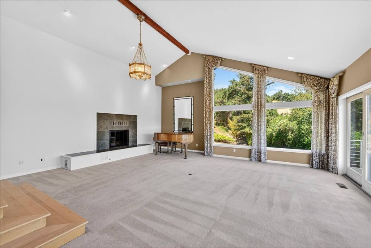 Apartment for rent at 125 Wood Rd, Los Gatos, CA 95030