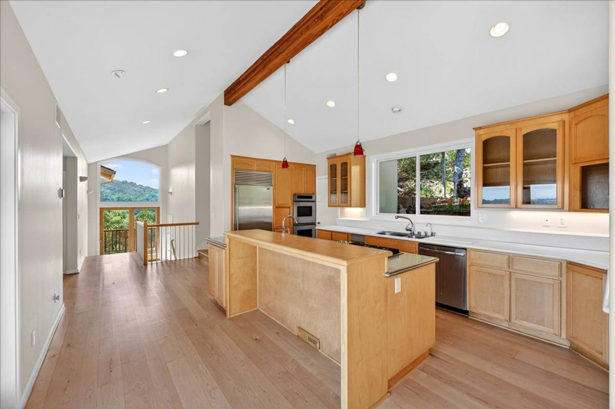 Apartment for rent at 125 Wood Rd, Los Gatos, CA 95030