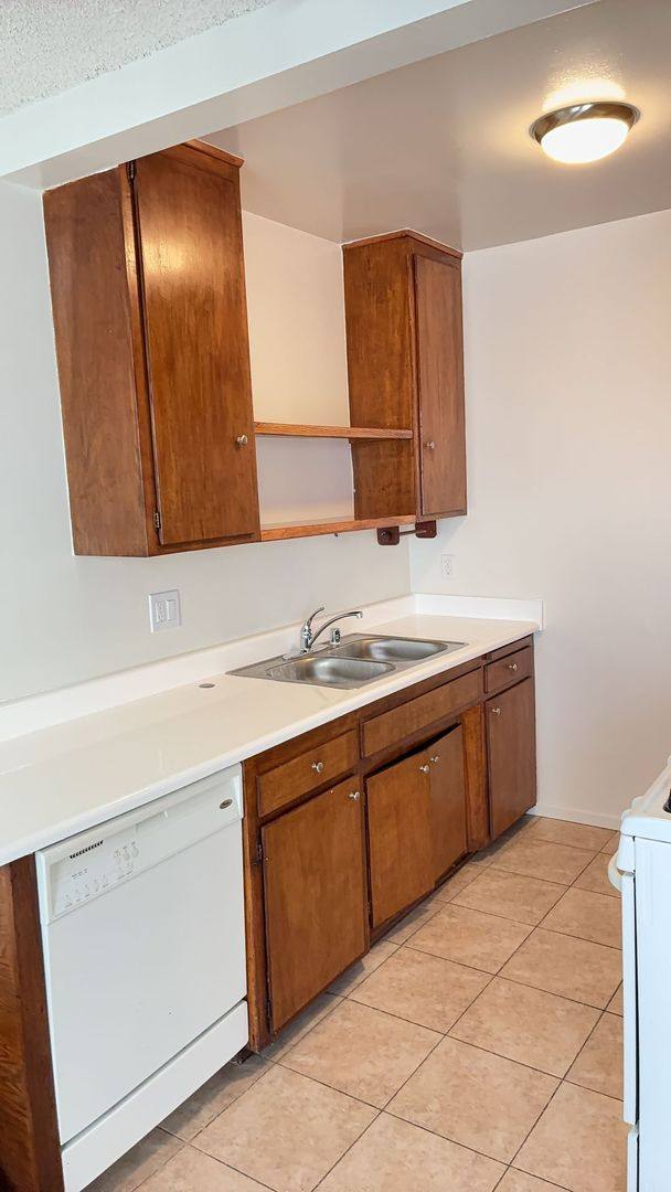 Apartment for rent at 1043 Newport Ave, Long Beach, CA 90804
